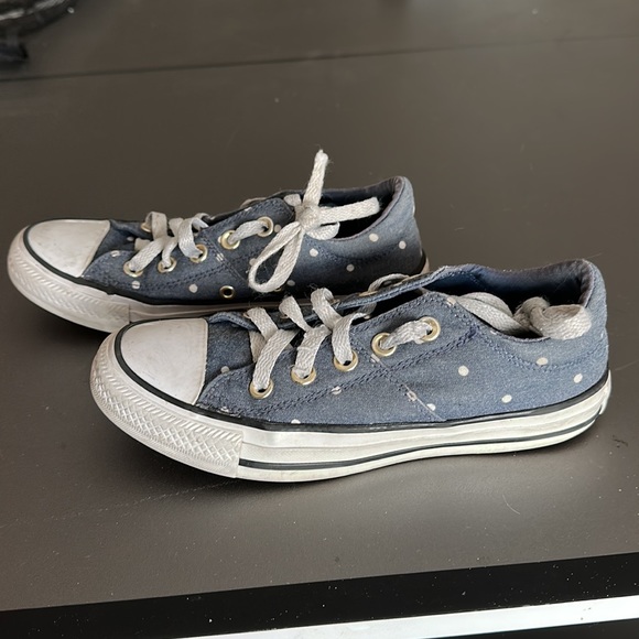 Convers girls size 4 - Picture 2 of 5